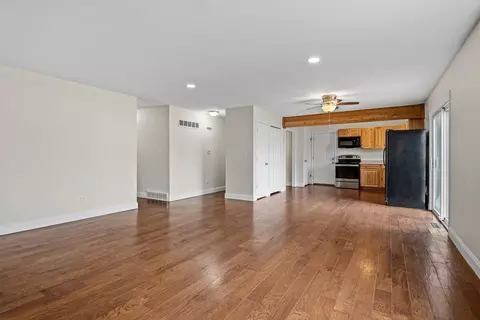 Living - 2117 Keokuk Rd, Springfield, IL 62702 photo 2 of 4