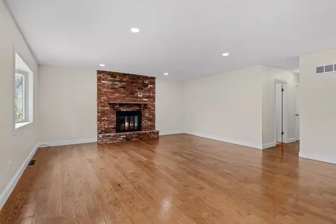 Living - 2117 Keokuk Rd, Springfield, IL 62702 photo 4 of 4
