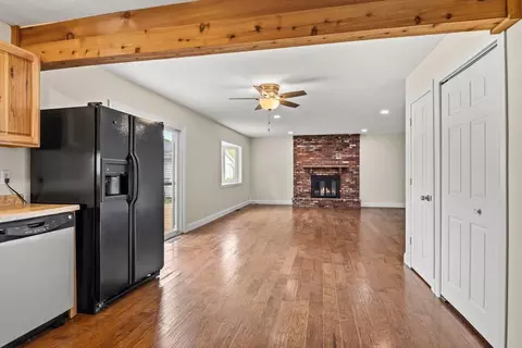 Living - 2117 Keokuk Rd, Springfield, IL 62702 photo 3 of 4