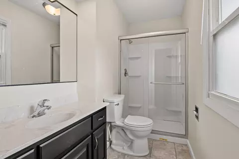 Bath - 2117 Keokuk Rd, Springfield, IL 62702 photo 2 of 2