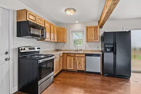 Kitchen - 2117 Keokuk Rd, Springfield, IL 62702 photo 2 of 2