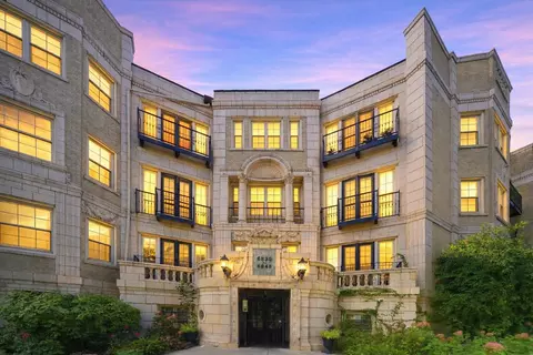 6844 S South Shore Dr #3, Chicago, IL 60649