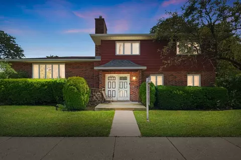 9143 Dr Korczak Ter, Skokie, IL 60076