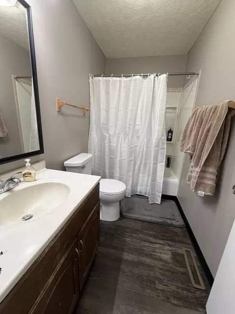 Bath - 1503 Hovey Ave, Normal, IL 61761 photo 1 of 1