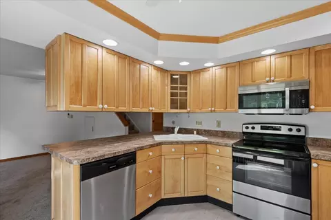 Kitchen - 722 Shepard Ct #-, Gurnee, IL 60031 photo 2 of 2