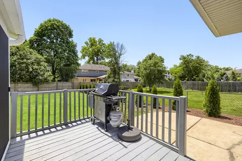 Exterior - 1325 E Lake Ave, Glenview, IL 60025 photo 6 of 6