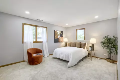 Bedroom - 1325 E Lake Ave, Glenview, IL 60025 photo 5 of 7