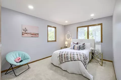 Bedroom - 1325 E Lake Ave, Glenview, IL 60025 photo 6 of 7