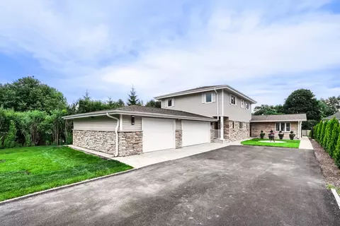 Exterior - 1325 E Lake Ave, Glenview, IL 60025 photo 2 of 6