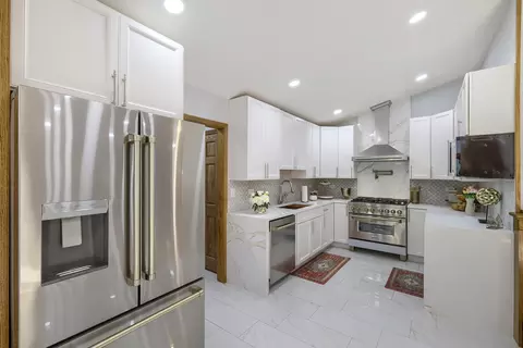 Kitchen - 1325 E Lake Ave, Glenview, IL 60025 photo 3 of 3