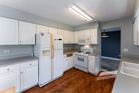 Kitchen - 2519 River Bend Ln, Plainfield, IL 60586 photo 2 of 3