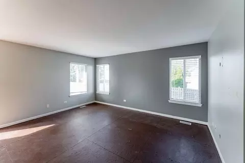 Living - 2519 River Bend Ln, Plainfield, IL 60586 photo 5 of 7
