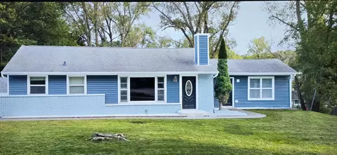 139 Memory Ln, Carpentersville, IL 60110