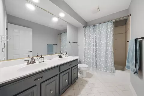 Bath - 2523 Forest Ct, Lindenhurst, IL 60046 photo 4 of 4
