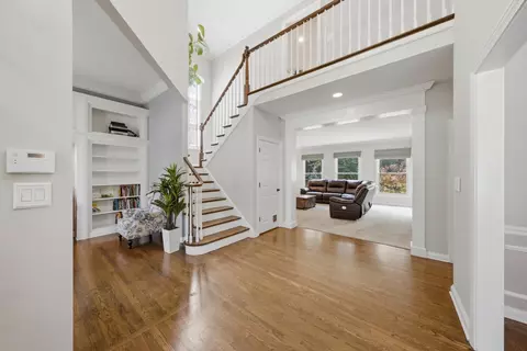 Entry Way - 2523 Forest Ct, Lindenhurst, IL 60046 photo 3 of 3