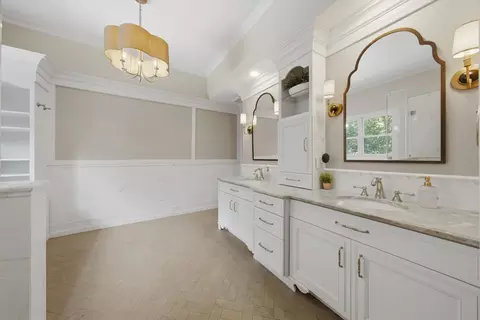 Bath - 2523 Forest Ct, Lindenhurst, IL 60046 photo 2 of 4