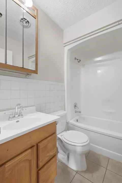 Bath - 3721 13th Ave, Moline, IL 61265 photo 2 of 2