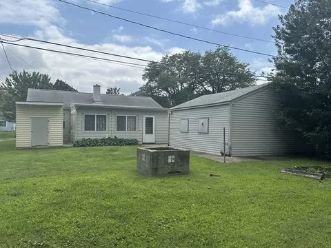 Exterior - 3721 13th Ave, Moline, IL 61265 photo 3 of 3