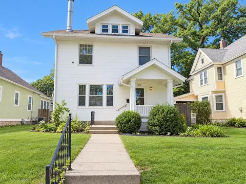 1616 29th St, Rock Island, IL 61201