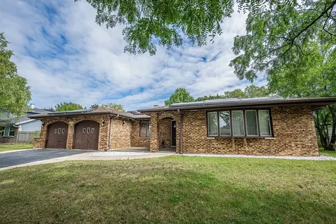 129 Millis Ln, Schaumburg, IL 60193