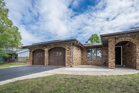 129 Millis Ln, Schaumburg, IL 60193