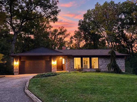 6814 Rhode Island Trl, Crystal Lake, IL 60012