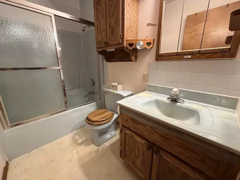 Bath - 209 W North St, Mclean, IL 61754 photo 1 of 3