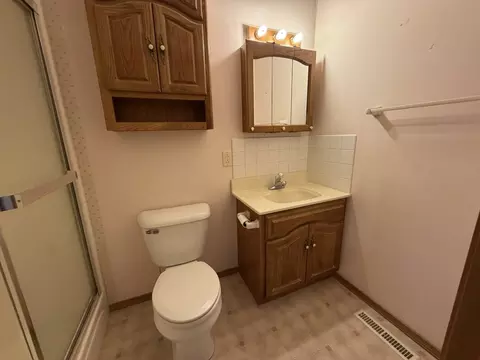 Bath - 209 W North St, Mclean, IL 61754 photo 2 of 3