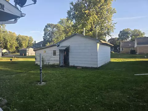 Exterior - 209 W North St, Mclean, IL 61754 photo 3 of 9