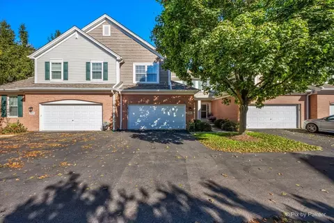375 Wolcott Ln #375, Batavia, IL 60510