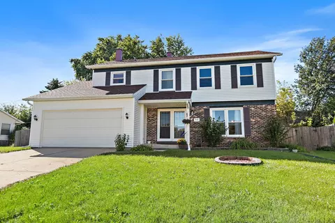 14 Woodridge Ln, Streamwood, IL 60107