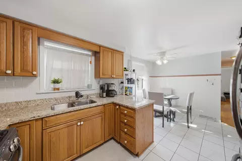 Kitchen - 8300 Long Ave, Burbank, IL 60459 photo 4 of 4