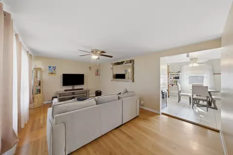 Living - 8300 Long Ave, Burbank, IL 60459 photo 4 of 5