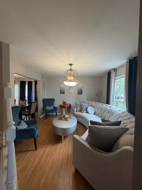 Living - 1902 Chestnut Grove Dr, Plainfield, IL 60586 photo 1 of 5