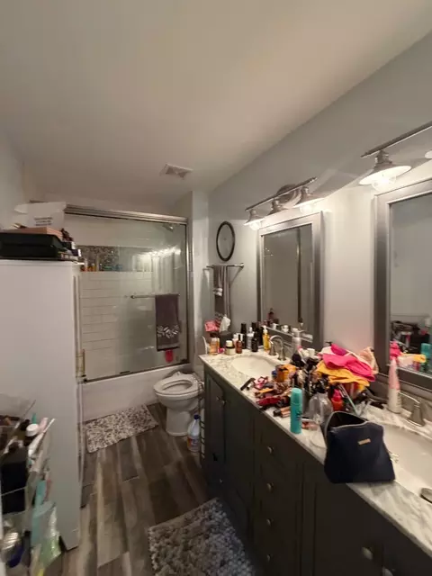 Bath - 1902 Chestnut Grove Dr, Plainfield, IL 60586 photo 3 of 4