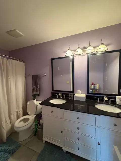 Bath - 1902 Chestnut Grove Dr, Plainfield, IL 60586 photo 2 of 4