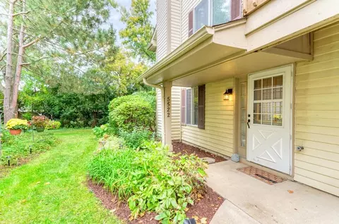 5522 Barclay Ct, Clarendon Hills, IL 60514