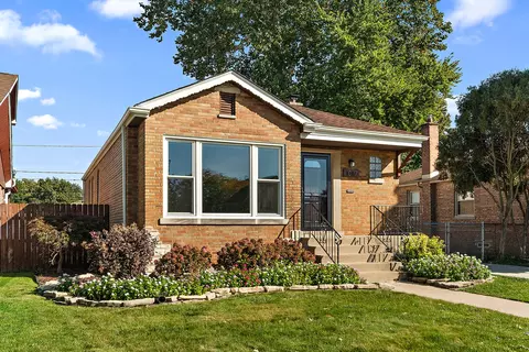 10117 S Clifton Park Ave, Evergreen Park, IL 60805