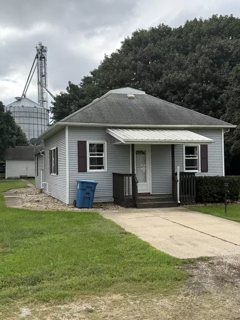 114 W 3rd St, Mineral, IL 61344