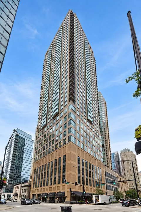 2 Erie St #3205, Chicago, IL 60611