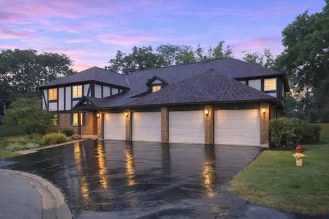 20 Sauk Trl #4, Indian Head Park, IL 60525