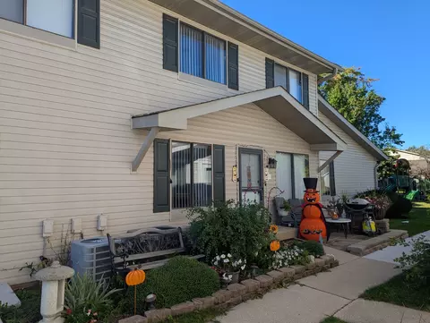 2 S758 Winchester Cir #3, Warrenville, IL 60555