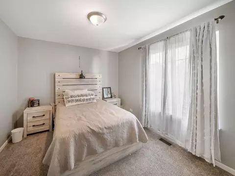 Bedroom - 1766 Newbridge Cir, Elgin, IL 60123 photo 5 of 7
