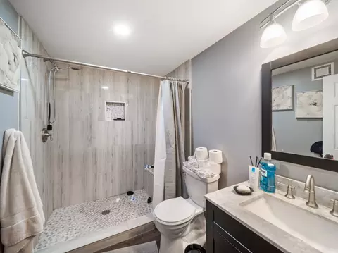 Bath - 1766 Newbridge Cir, Elgin, IL 60123 photo 4 of 4