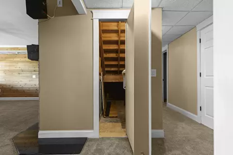 Entry Way - 14949 Saunders Rd, Pecatonica, IL 61063 photo 2 of 2