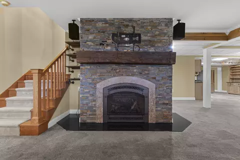 Living - 14949 Saunders Rd, Pecatonica, IL 61063 photo 6 of 8