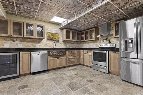 Kitchen - 14949 Saunders Rd, Pecatonica, IL 61063 photo 9 of 10