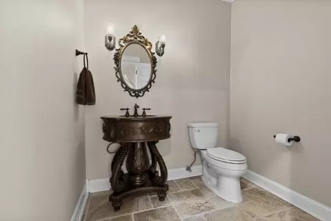 Bath - 14949 Saunders Rd, Pecatonica, IL 61063 photo 6 of 10