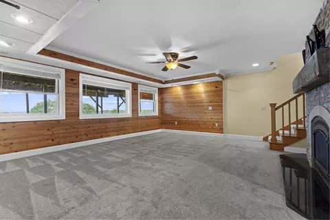Living - 14949 Saunders Rd, Pecatonica, IL 61063 photo 7 of 8