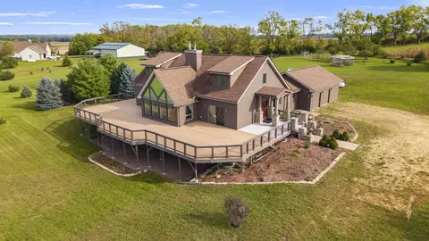 Exterior - 14949 Saunders Rd, Pecatonica, IL 61063 photo 4 of 15